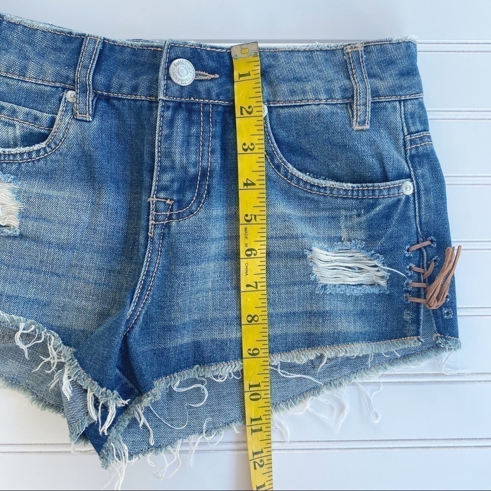 Dollhouse Hi Rise jean shorts, side ties Size 3 - Picture 11 of 11